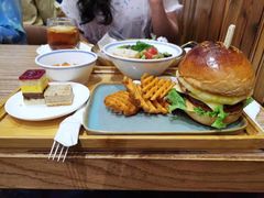 安格斯香煎牛肉汉堡-榖屋house of flour(张江首店)