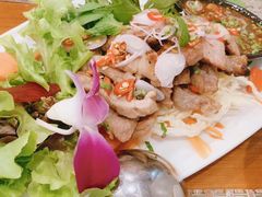 -Chom Cafe and Restaurant