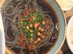 酸辣蕨根粉-龙聚德北京烤鸭(沙坪坝华宇A馆店)