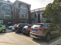 -房地产交易中心-停车场