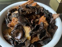 柴鸡炖松蘑-北京龙庆四季香农家饭庄·灶台鱼·碳烤虹鳟鱼(龙庆峡店)