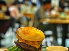 特色澳洲牛肉汉堡-HELLO 27 意面·沙拉·帕尼尼