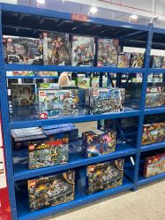 -逝水玩具折扣店