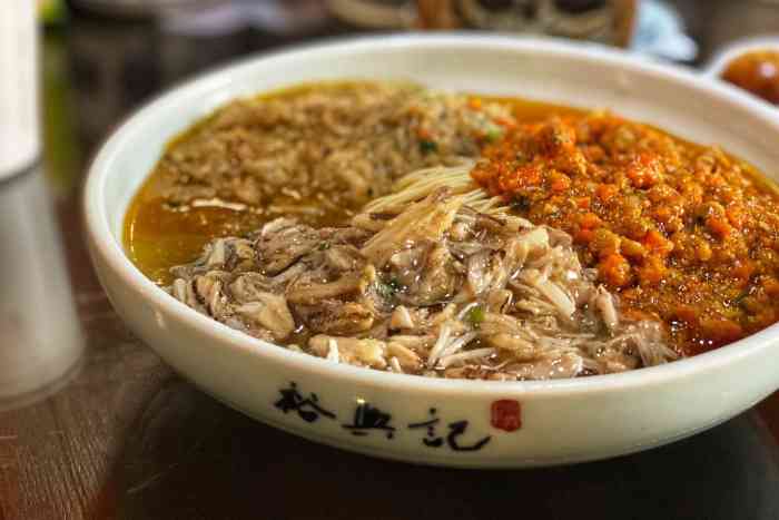 裕兴记面馆(人民广场店)-"来上海怎么能不吃蟹黄面,下飞机打卡第一站.