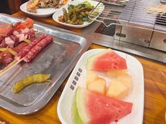 -哈尔滨小酒馆·鲜肉现穿自助烧烤(康新花园店)