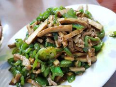 -胡子饮食店