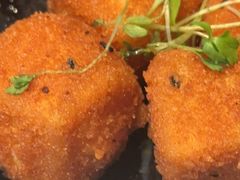 黑松露脆皮豆腐粒-桂满陇·杭州小馆(巴黎春天浦建店)