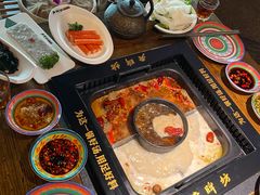 -老牌坊云南鱼豆花火锅(哈西万达店)