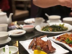 金牌烧乳鸽-好彩海鲜火锅饭店(银河百老汇店)