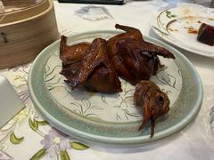 脆皮红烧乳鸽-翠园(北京王府中环店)