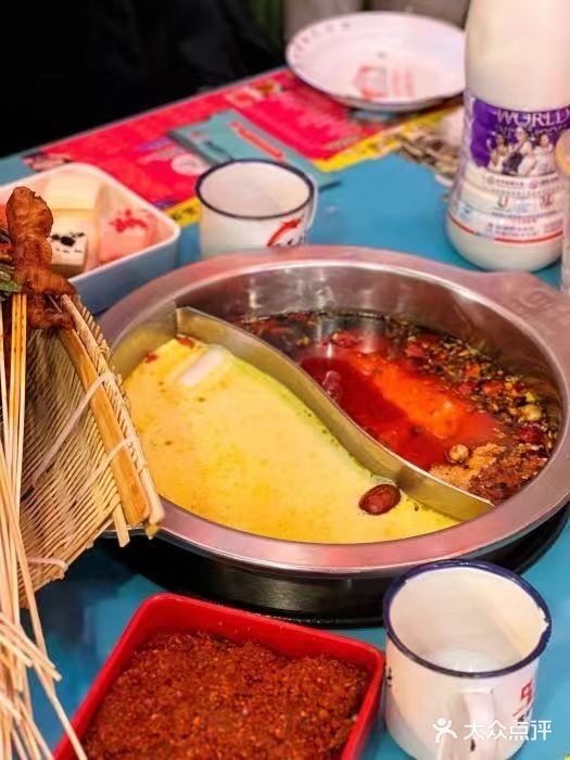 蜀巷弯弯串串香(长春总店)图片