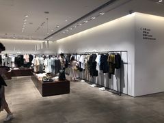 -URBAN REVIVO(高德置地广场·春广场店)