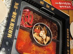 -老牌坊云南鱼豆花火锅(哈西万达店)