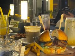-三勾JJJ Burger&Coffee(梅溪湖店)