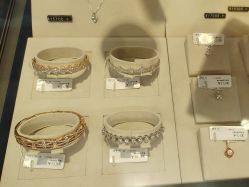 -周生生Chow Sang Sang(又一城店)