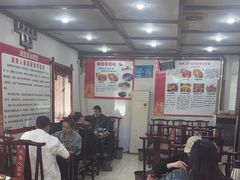 -湖南人家湘菜馆(镇江路店)