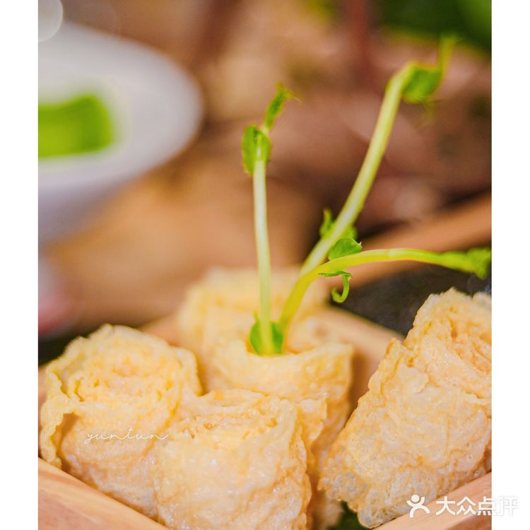 过分了！这家素菜火锅店会给仙女送花花，怎么这么加分🌷