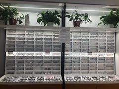 -视野联行眼镜•蔡司•依视路(温江店)