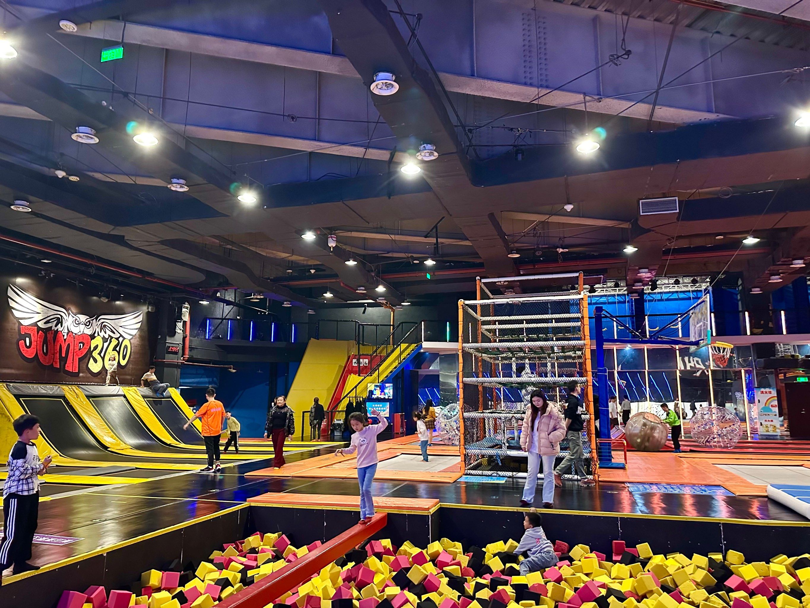 室内蹦床乐趣