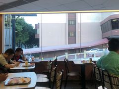 露天位-麦当劳(东方时代广场分店)