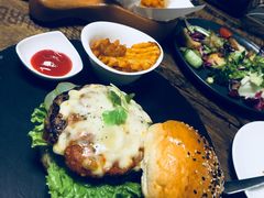 -HIGH FIVE哈福手工汉堡(桂林路店)