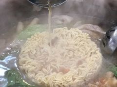 三鲜华丰伊面-威邵鸡煲(西华路总店)