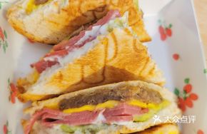 Beef Bacon Cheese Sandwich