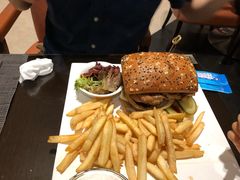 鸡肉汉堡-北京海湾半山酒店-加咖啡西餐厅