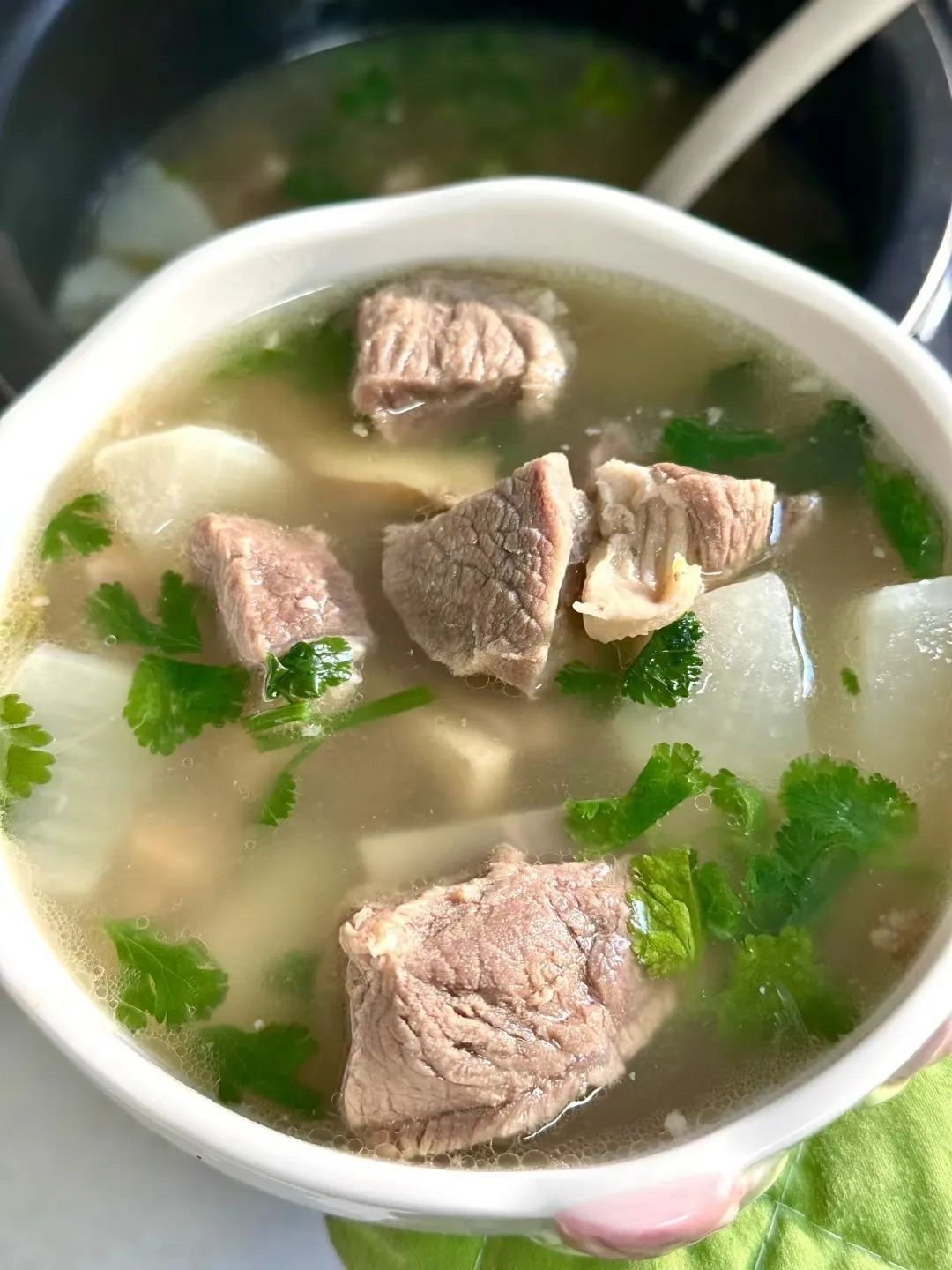 冬天吃一碗暖暖的萝卜炖肉,是不是太舒服了!