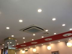 大堂-红宝石·鲜奶小方·海派西点房(南丹店)