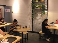 用餐区-吉祥馄饨(虹桥火车站店)