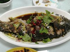 葱油鲤鱼-镜泊湖聚仙楼鱼馆