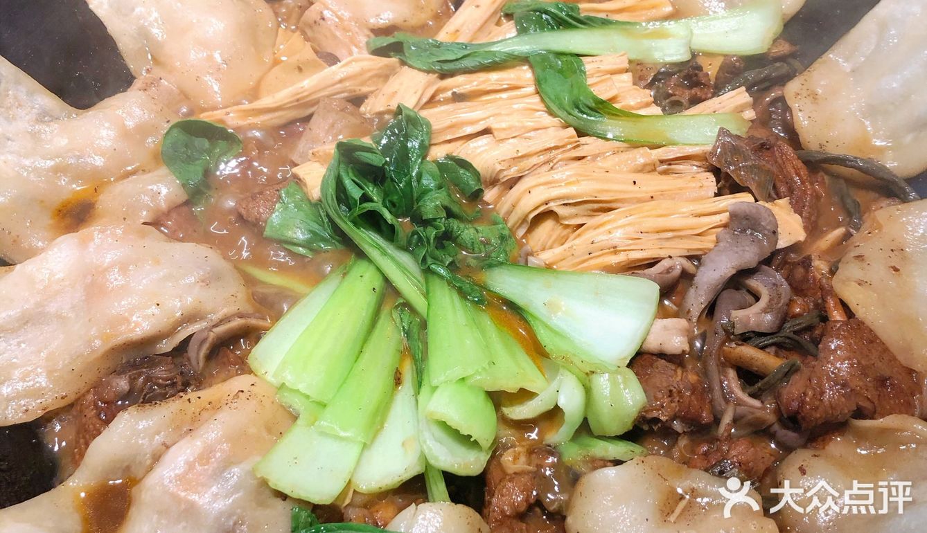 东吴城下地锅鸡，鸡肉入味饼儿香