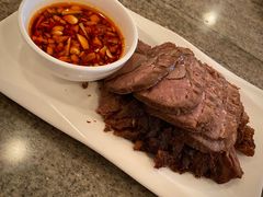 酱牛肉-筷子