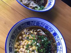 -渝之汇牛肉豌杂面