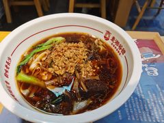 经典酸辣肉沫米粉-呷佬·长沙手工米粉(金沙江路店)