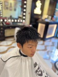 -东方先生国潮男士理发馆