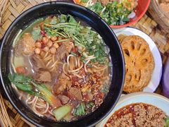 -爆炸头阿姨小四川正宗川味小吃(无任何分店)