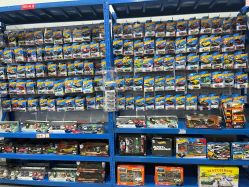 -逝水玩具折扣店