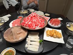 -鲜入唯煮·港式海鲜牛肉火锅(金宝街店)