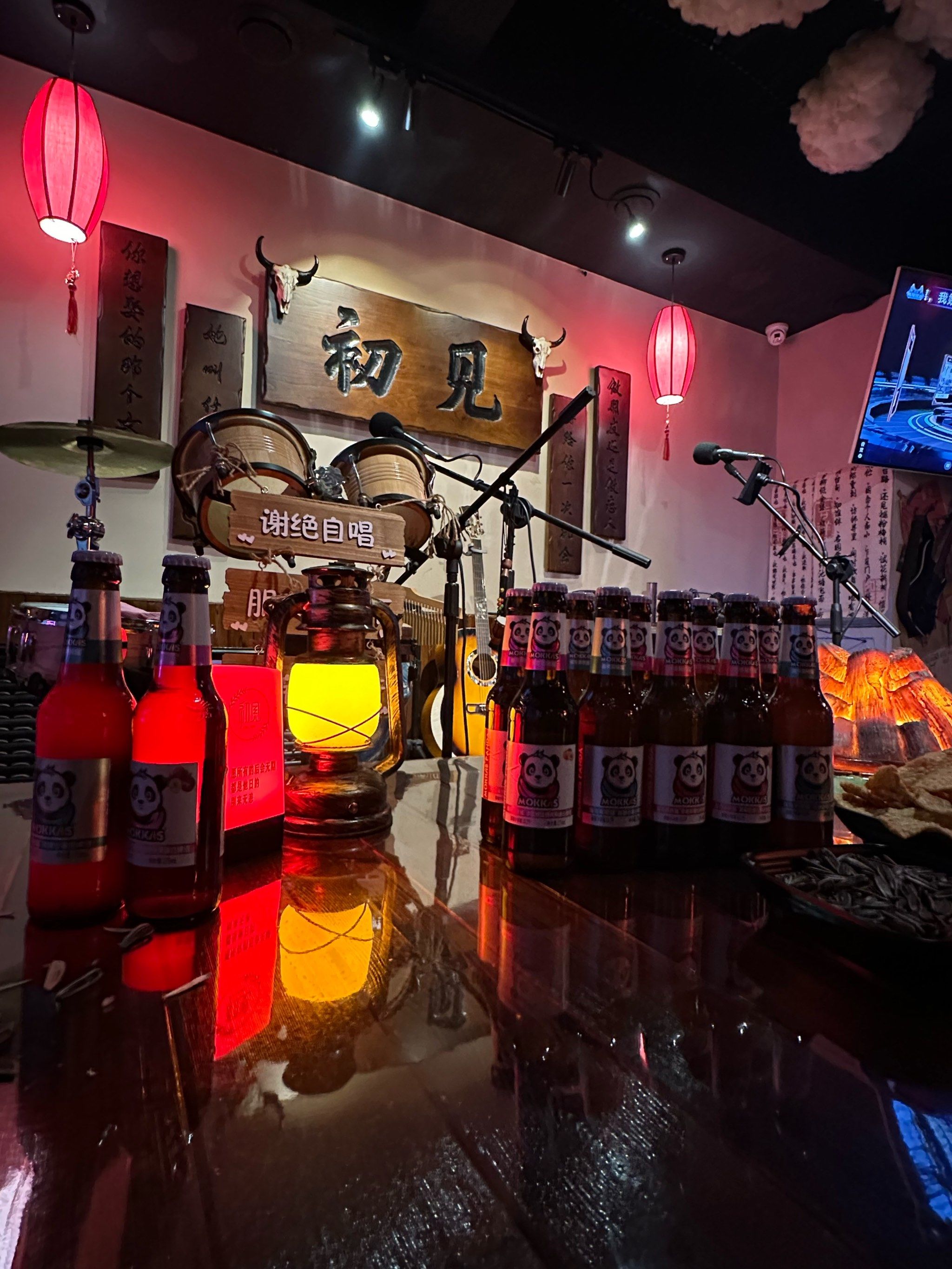 这家民谣酒馆氛围感99
和朋友小酌聊聊天的好去处[强]
套餐特别