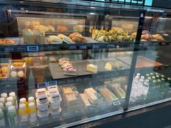 面包甜点陈列柜-星巴克(福州长乐机场分店)
