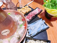 -果松木炭酸菜铜火锅·外婆参鸡汤