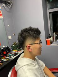 点击看大图 -15C7 男士理发馆 烫染专业店