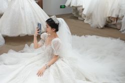 -派丽莫Pellimo原创设计婚纱品牌