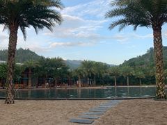 -腾冲洞山温泉村