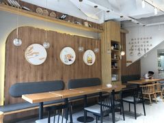 等位区-小桃园·豆浆油条(复兴中路店)