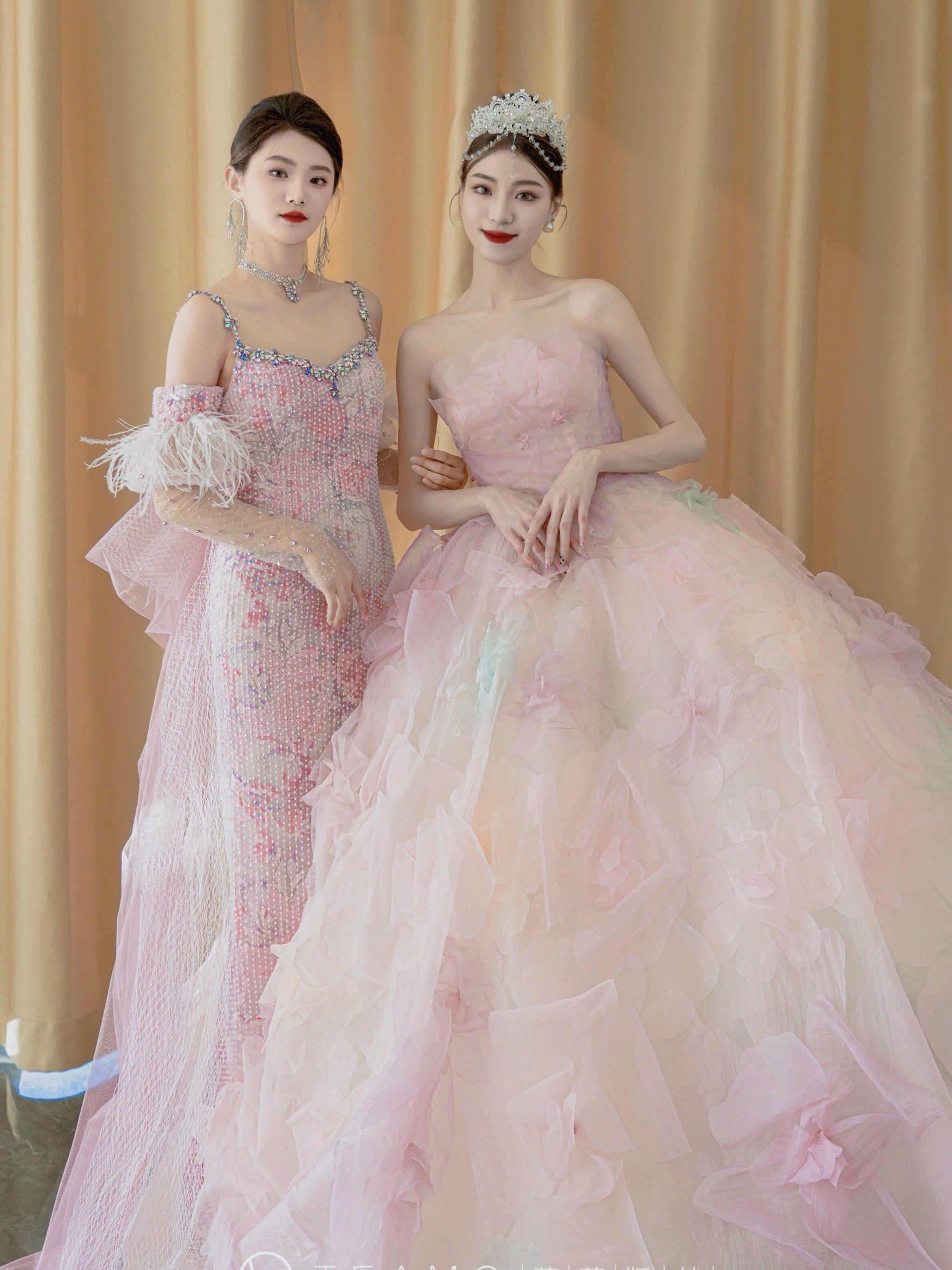 「艾慕婚纱礼服」
     91温柔又气质的粉色系
     91女神范