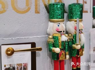 世茂广场里面的精品小店 店面空间不算大