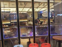 等位区-老板恋上鱼(荣盛广场店)